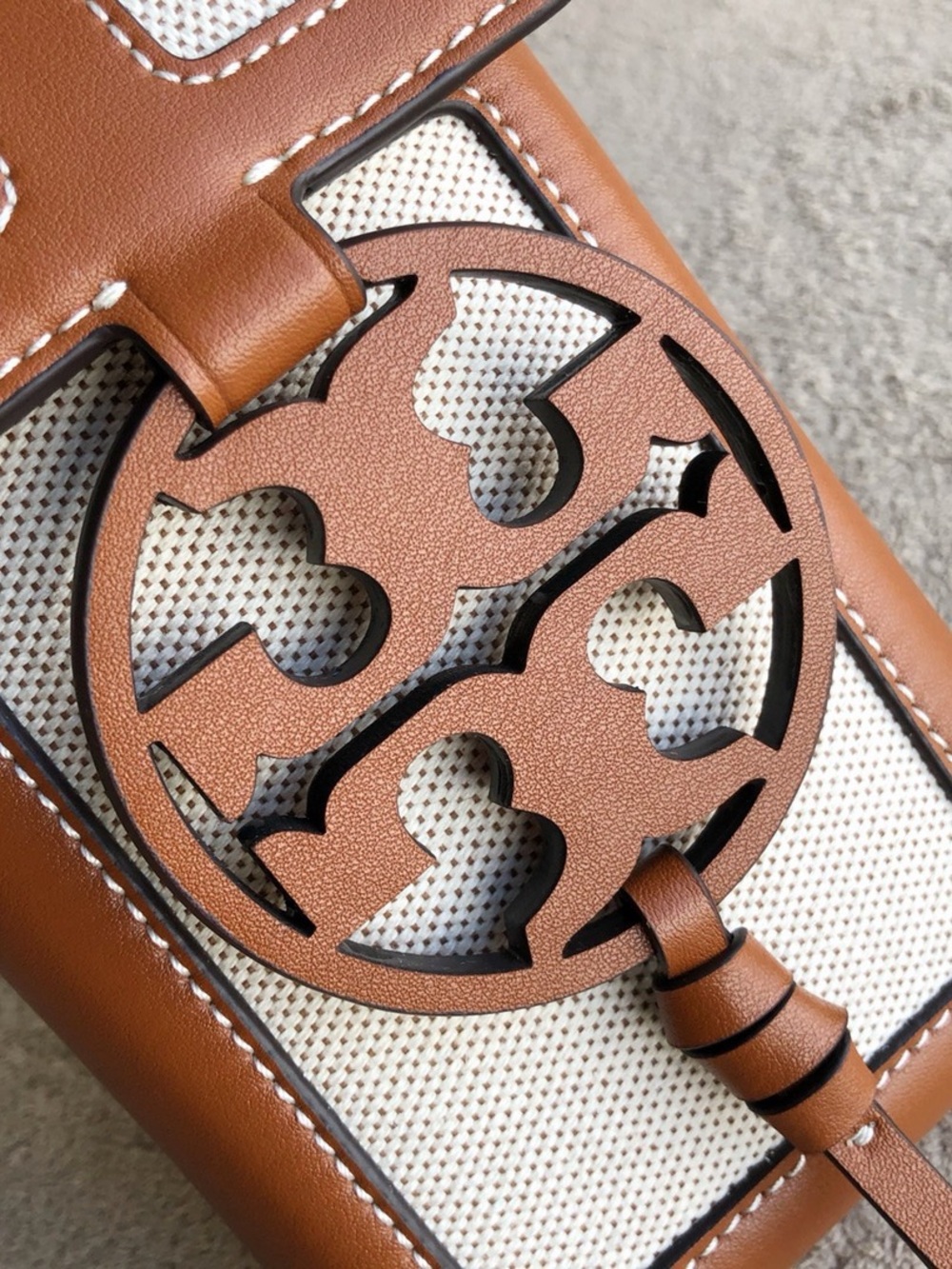 Tory Burch Tan and Cream Logo Cutout Crossbody Bag - Picture 4 of 8